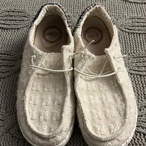 Women’s Hey Dudes. Size 7. Excellent condition.